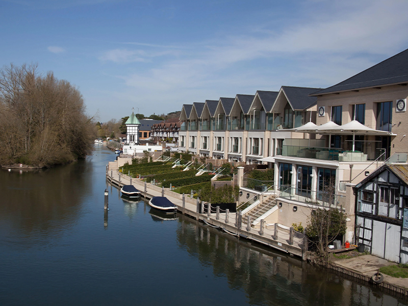 houses by the river in maidenhead berkshire